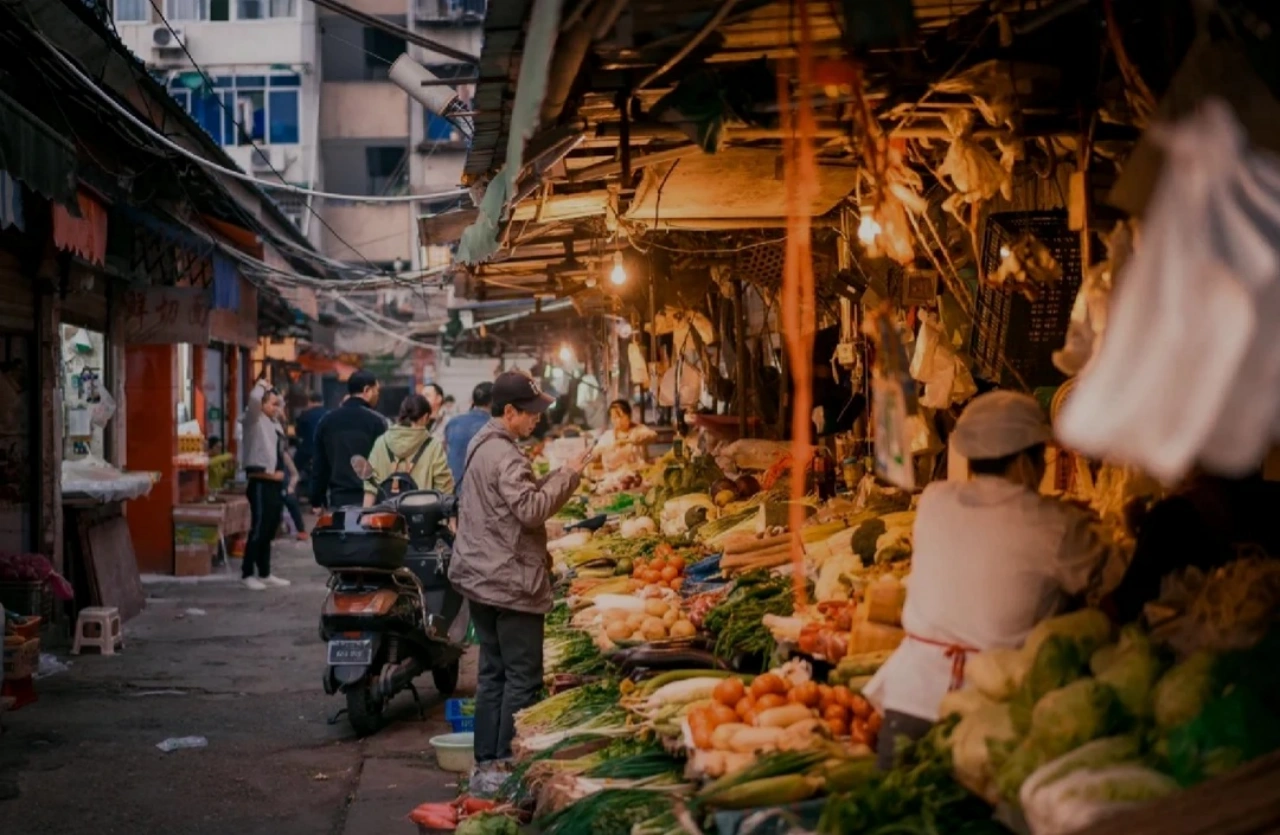 Busy local market scene in Chengdu, China