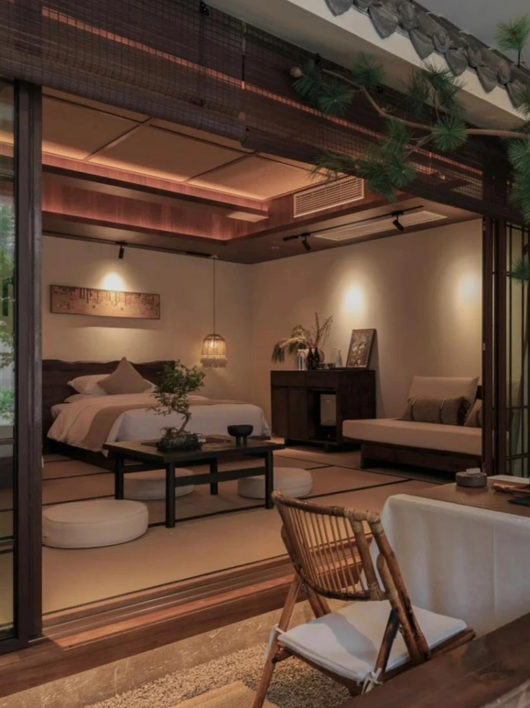 Traditional Chengdu courtyard-style hotel room with local design atmosphere