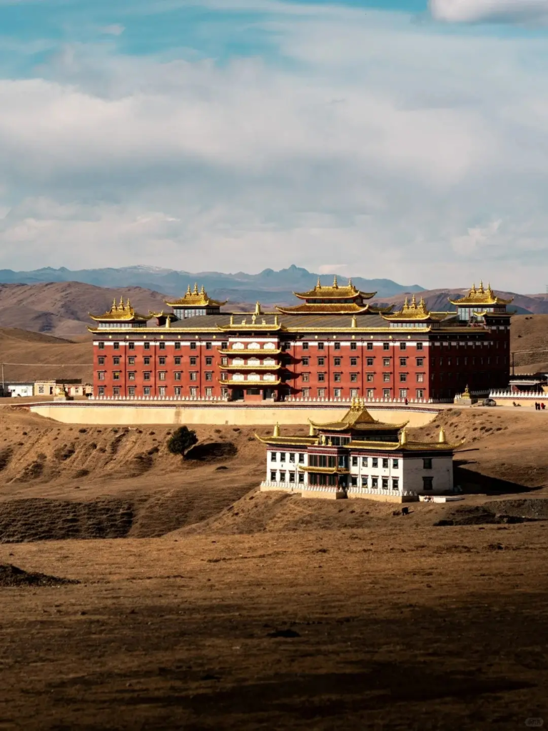Scenic full view of Muya Temple surrounded by mountains