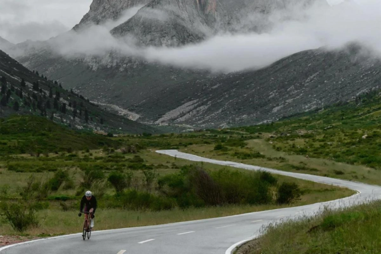 road-cycling-western-china.webp