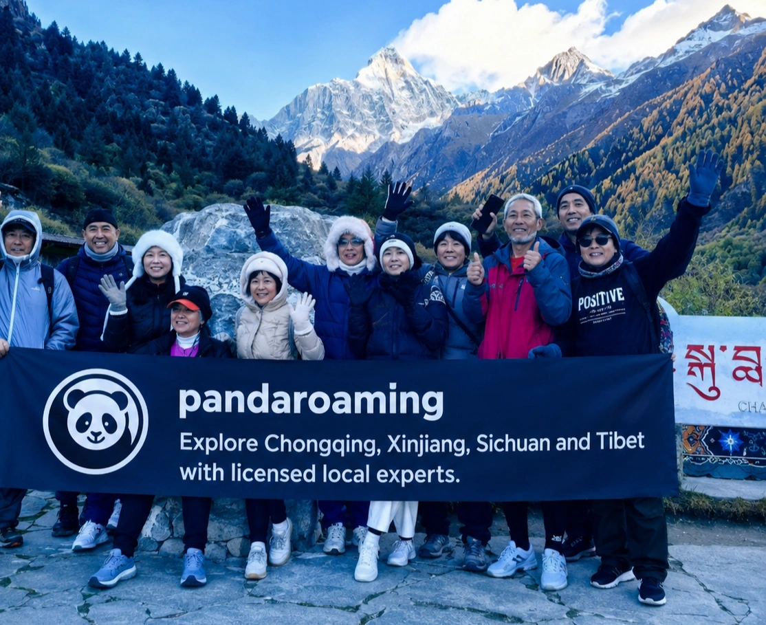 International travelers with a local China travel guide