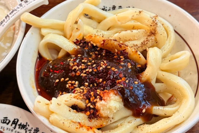 Chengdu tianshuimian noodles with sweet and spicy Sichuan sauce