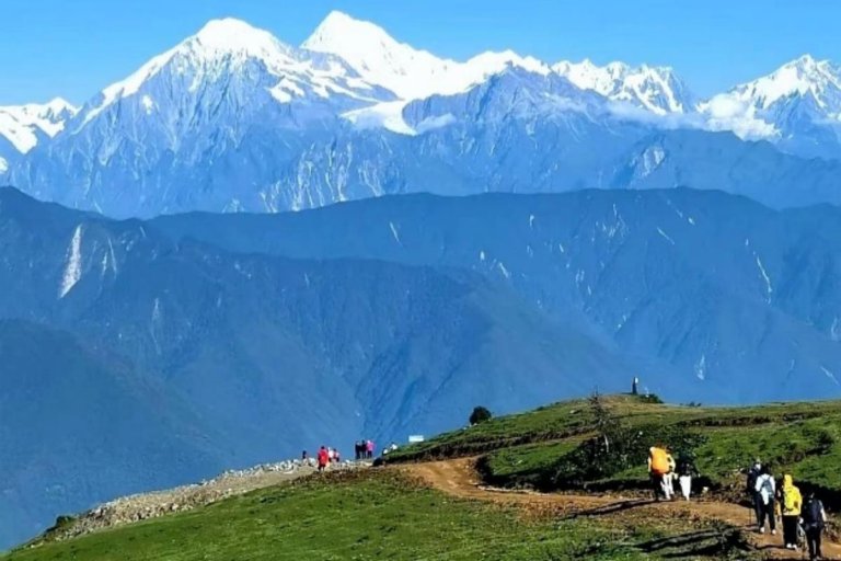 Summer hiking scenery on Huajianshan Mountain in Sichuan