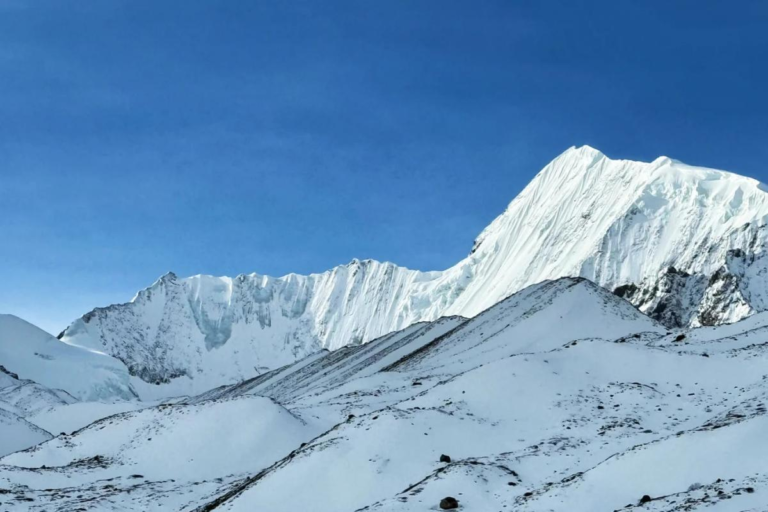 Snow-covered mountains along the Leduomanyin trekking route in Sichuan