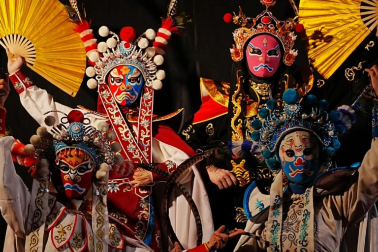 Sichuan Opera face-changing performance, a traditional Chinese cultural art