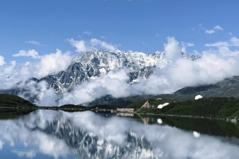 Scenic view of Yema Haizi Lake surrounded by mountains in Kangding, Sichuan