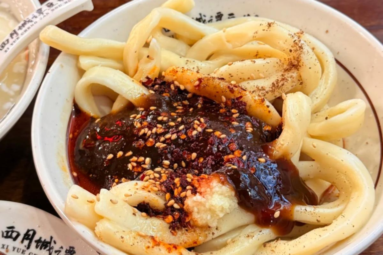 Chengdu sweetwater noodles prepared without meat-based ingredients