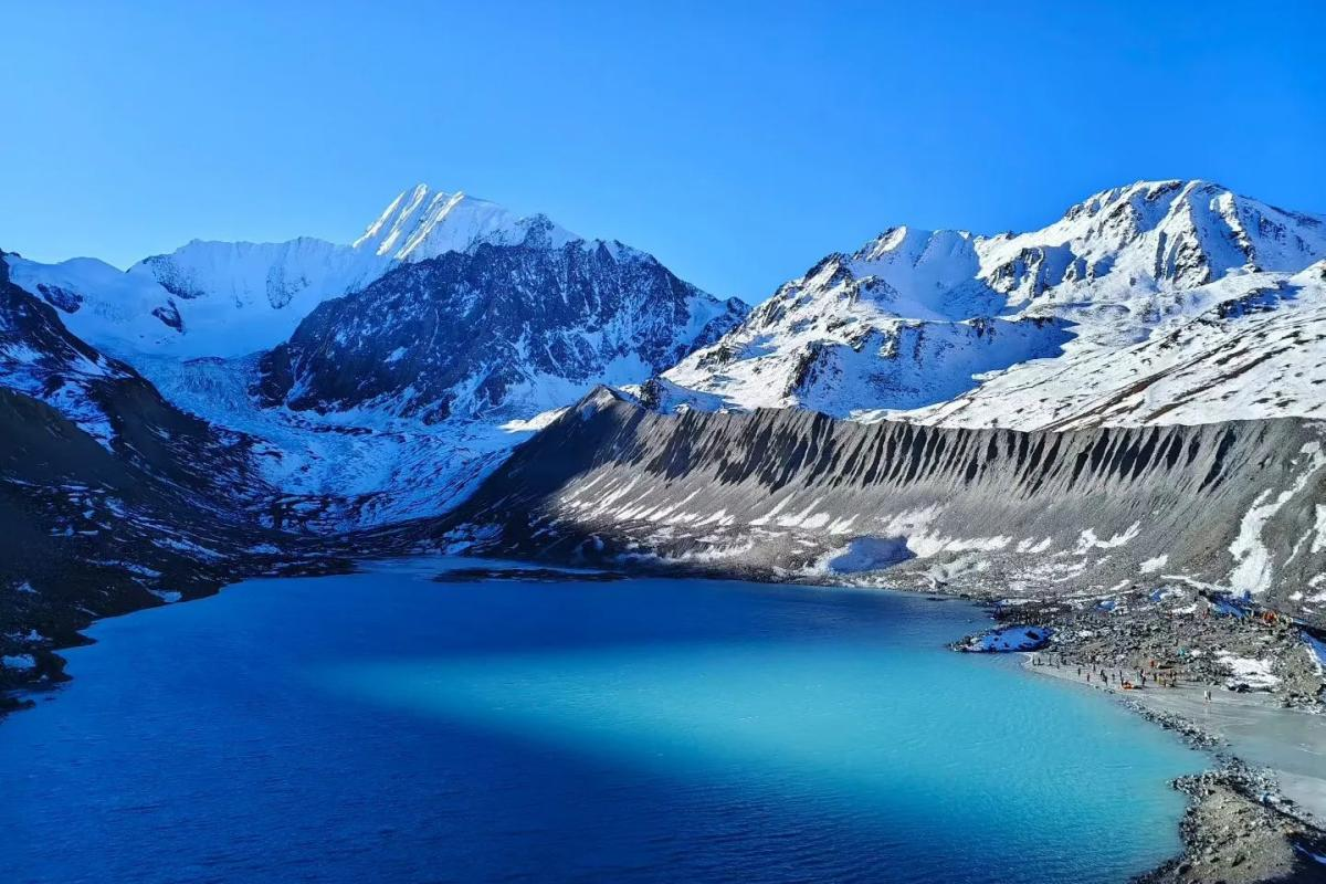 Leduomanyin Ice Lake and glacier scenery in Western Sichuan