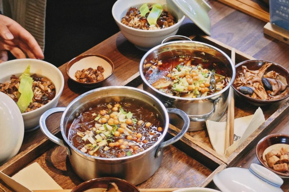 Buddhist vegetarian meal near Wenshu Monastery in Chengdu