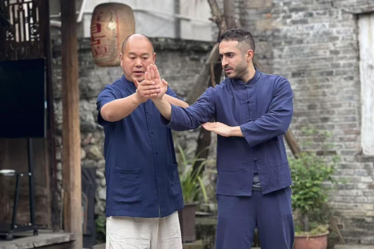 Emei Kung Fu inheritor Wang Hu teaching traditional martial arts movements