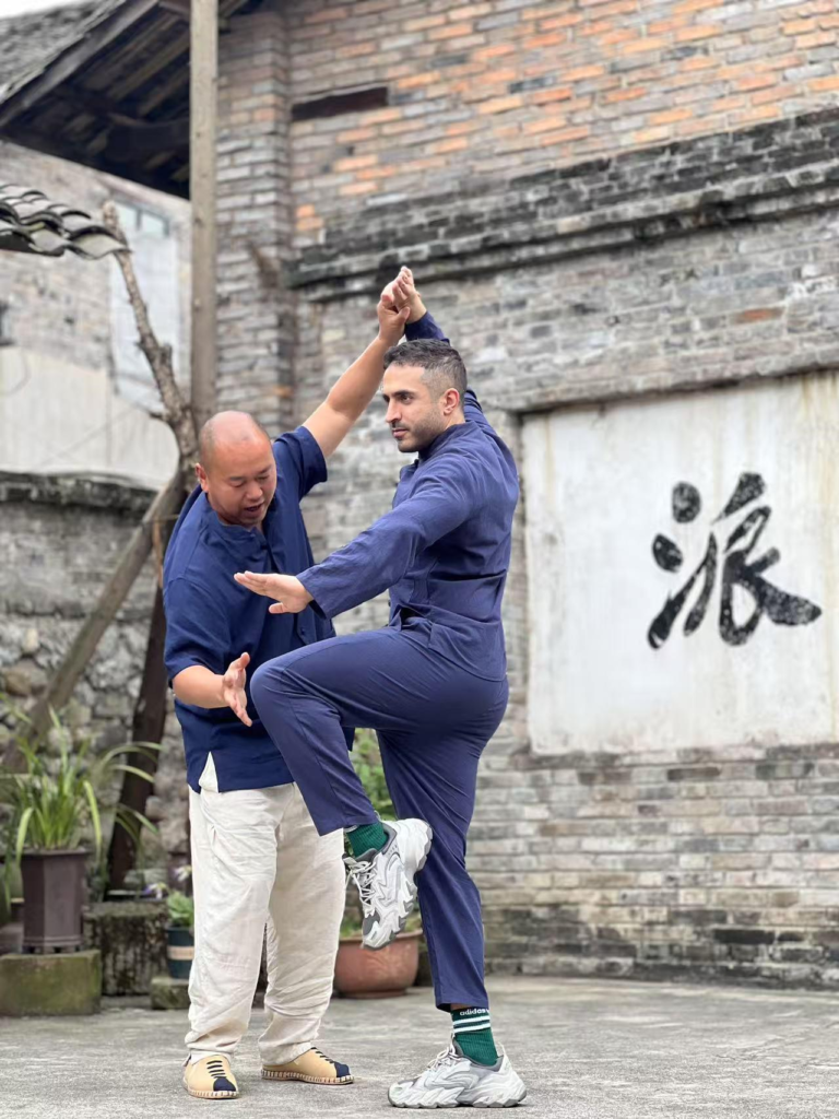 Travelers learning Emei Kung Fu with inheritor