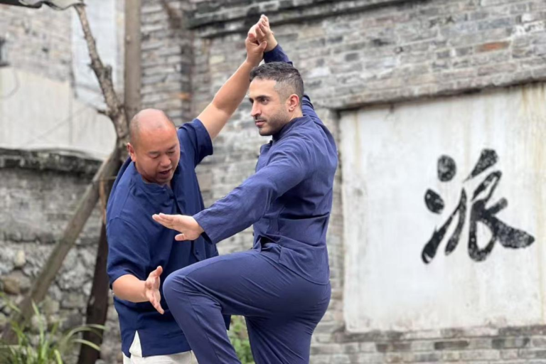 Travelers learning Emei Kung Fu with inheritor Wang Hu